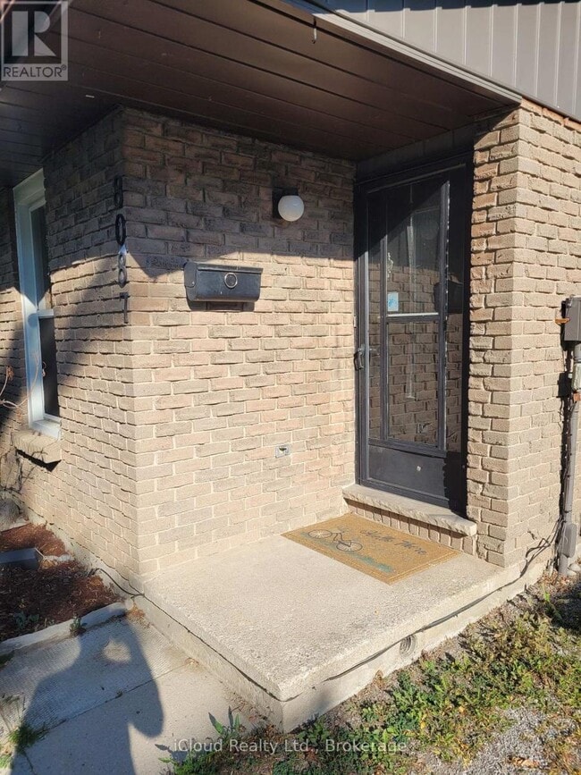 Building Photo - 8087 Aintree Dr