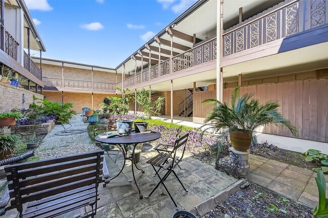 Photo - 2516 Commonwealth St Apartment