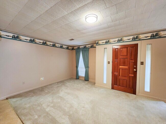 Building Photo - 1402 Loberg Ln