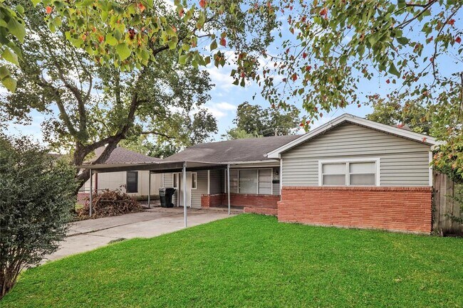 Building Photo - 3015 Dacca Dr