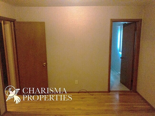 Building Photo - QUAINT THREE BEDROOM HOUSE, GREAT LOCATION WITH EVEN MORE AMENITIES!!!