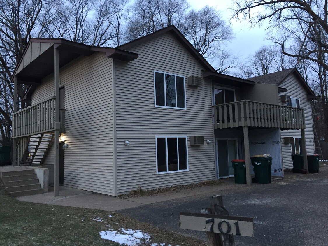 Foto principal - 701 Monroe St N