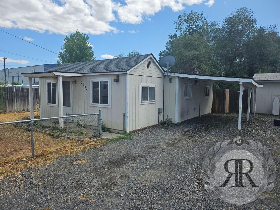 Foto principal - 2 Bedroom 1 Bathroom Home