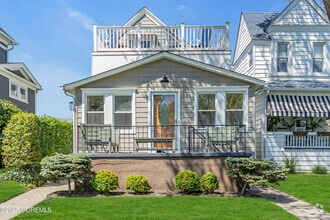 Building Photo - 226 Sylvania Ave