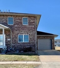 Building Photo - 2199 Sunnyslope Dr