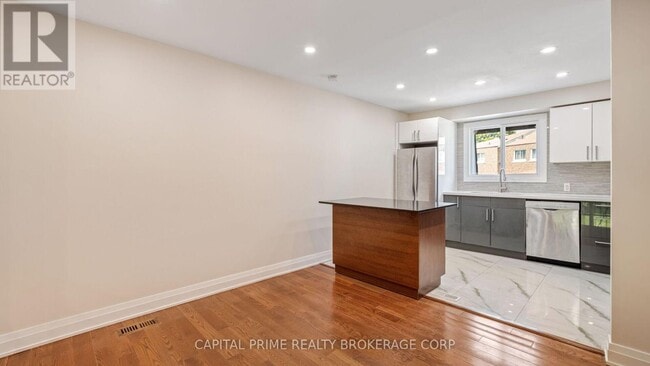 Photo du bâtiment - 250 Bridletowne Cir