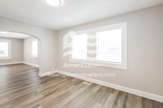 Building Photo - 2126 Dequincy St