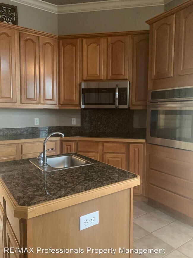 Building Photo - 4 br, 3 bath House - 561 NW Lake Valley Te...