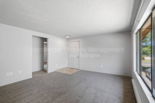 Foto del edificio - 2628 E Wellesley Ave