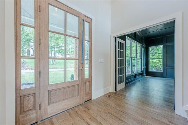 Building Photo - 2555 Chattahoochee Ln