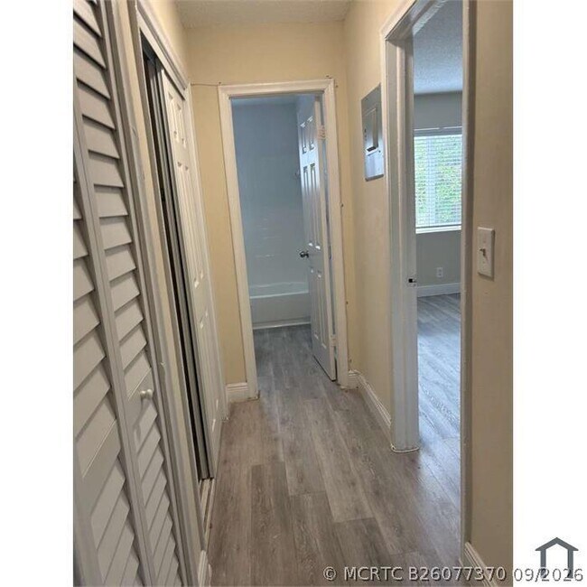 Foto del edificio - 5829 NW 17th Pl