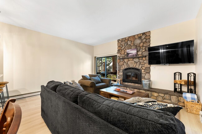 Building Photo - 807 Alder Ave