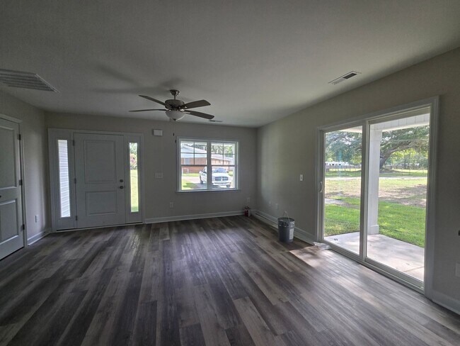 Foto del edificio - Brand new unfurnished 2 bedroom, 1 bath du...