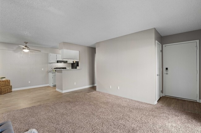 Interior Photo - River Oaks