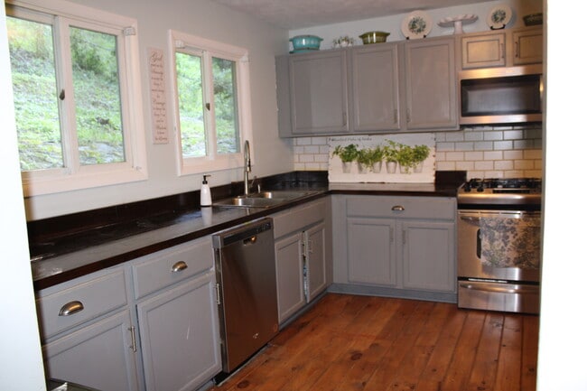 Kitchen with updated, stainless steel appliances - 1215 Stonebrook Rd