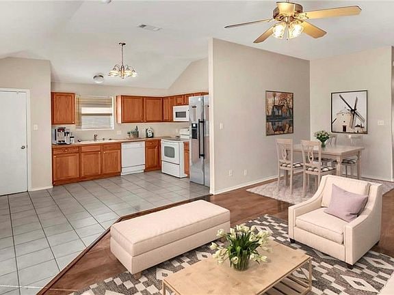 Building Photo - 140 Amber Ln