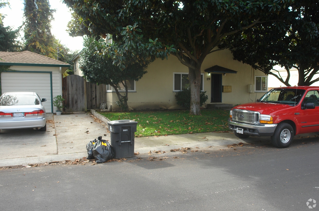 Building Photo - 179 Dalma Dr