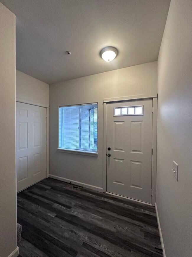 Foto del edificio - Newly Updated 3 Bedroom Available 12/1