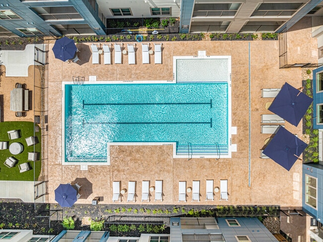 Community Resort Pool - Emilia