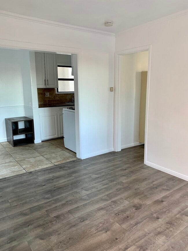 Living - 6744 Woodrow Wilson Dr