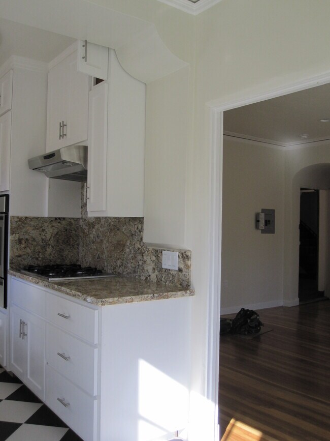 Kitchen - 425 Williams Pl