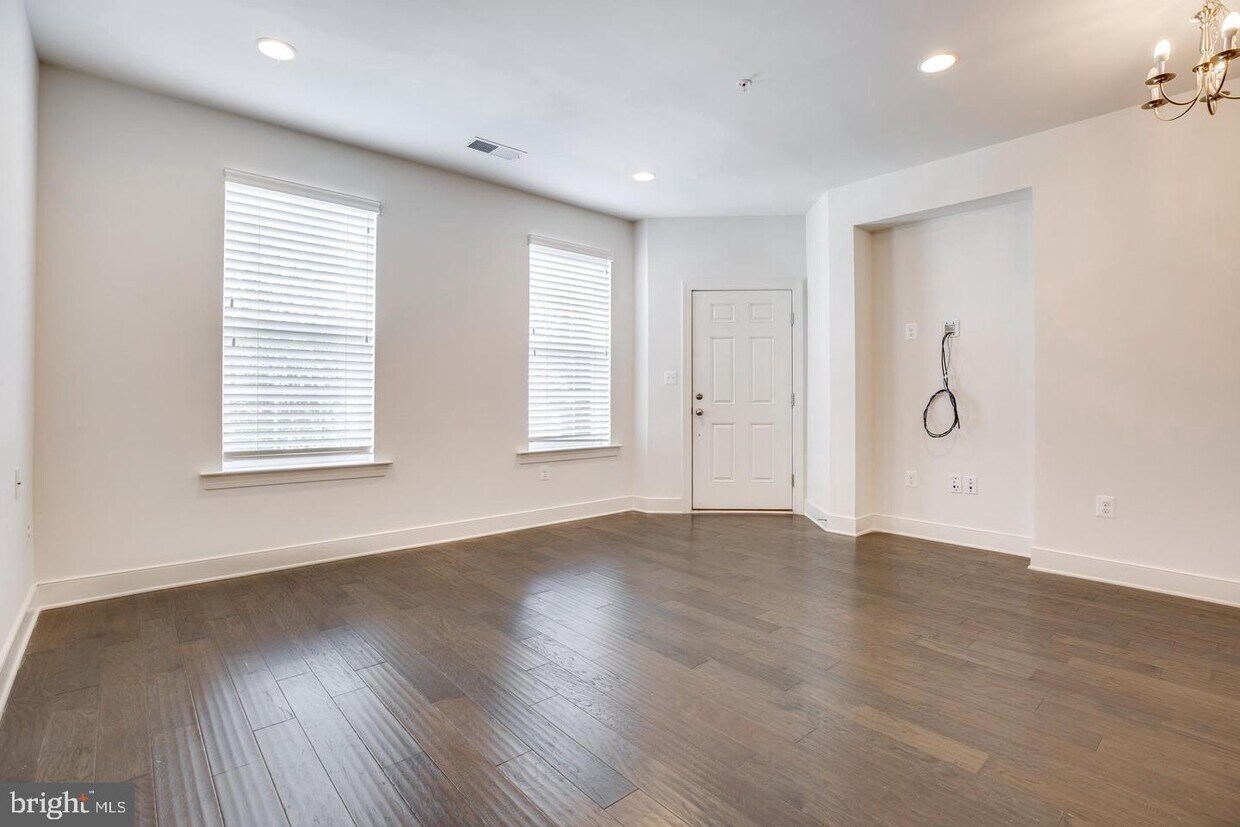 44033 Etna Terrace, Chantilly, VA 20152 Townhome Rentals in Chantilly