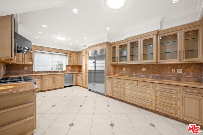 Foto del edificio - 204 Foothill Rd