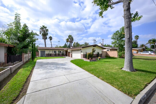 Building Photo - 14109 Whiterock Drive