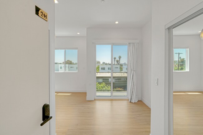 Building Photo - 4800-4802 S Slauson Ave