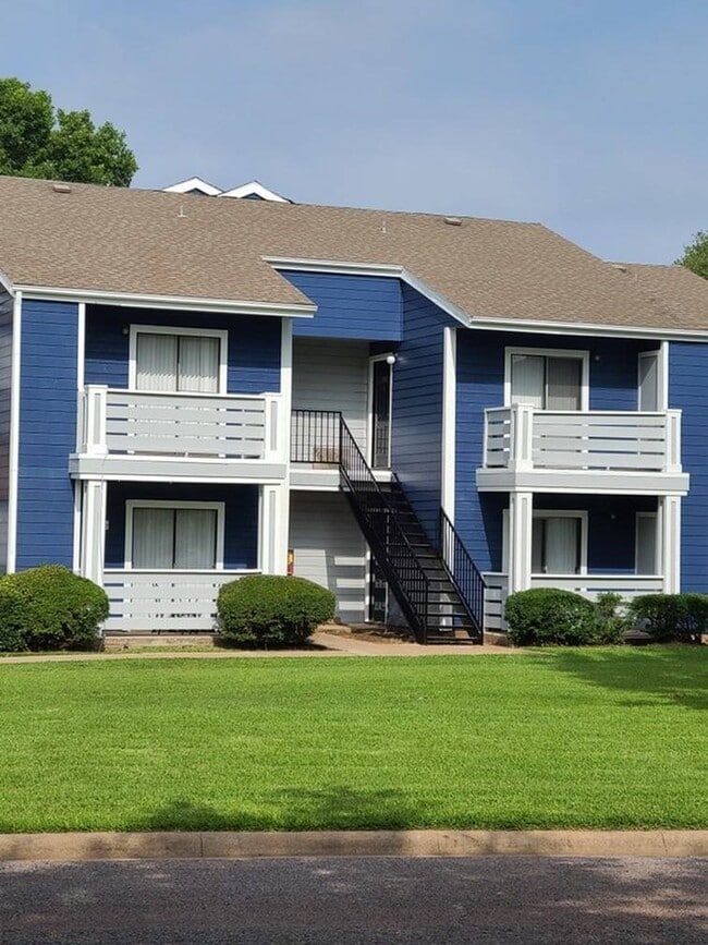 Building Photo - Post Oaks Apartments