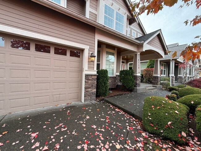 Foto del edificio - Stunning large 3 bedroom plus bonus rooms ...