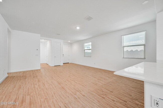 Building Photo - 12617 W Kaler Dr