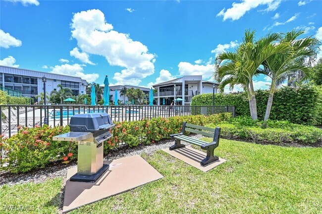 Foto del edificio - 788 Park Shore Dr