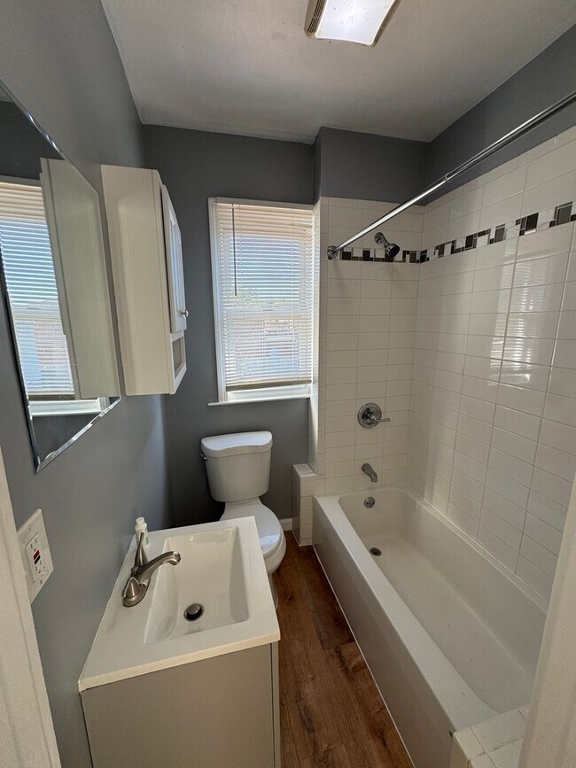 Foto del edificio - 23 Pond Lily Ave