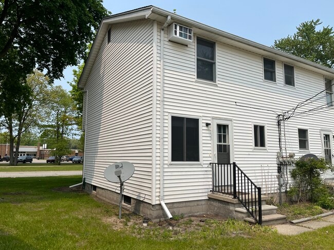 Building Photo - 1530 Holland Ave