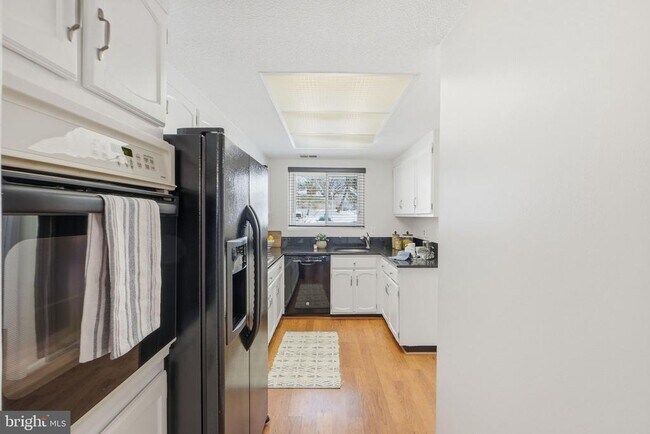 Foto del edificio - 3233 S Leisure World Blvd