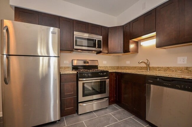 Building Photo - 25 N Maple Ct