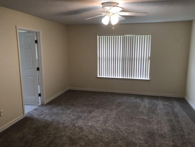 Foto del edificio - 3014 Godwin Ln