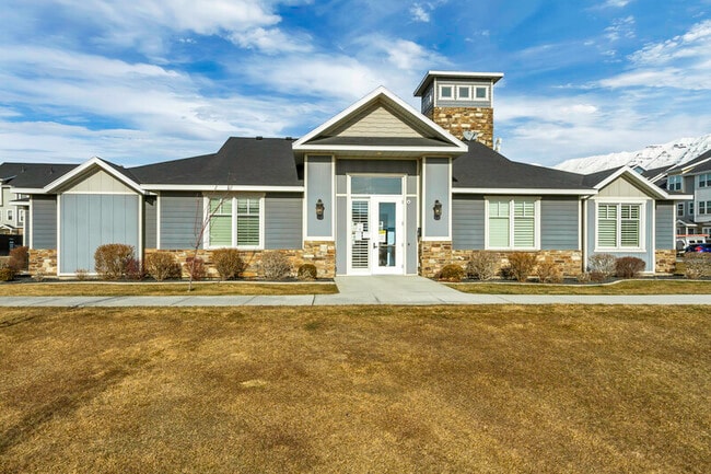 Building Photo - 758 E 125 N