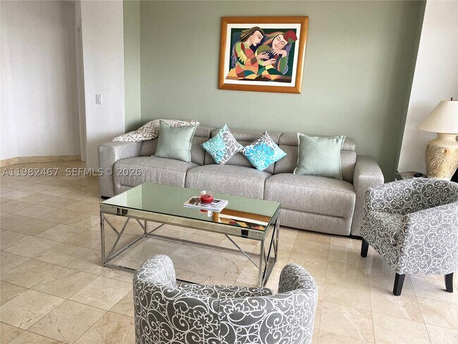 Foto del edificio - 3500 Mystic Pointe Dr