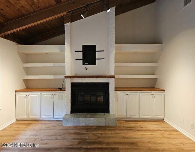 Building Photo - 2106 Winterbourne W