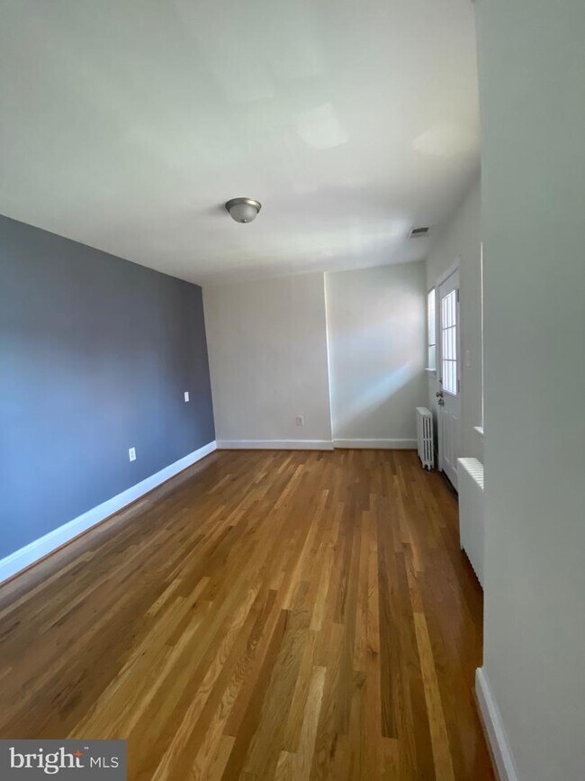 Building Photo - 2329 Fairlawn Ave SE
