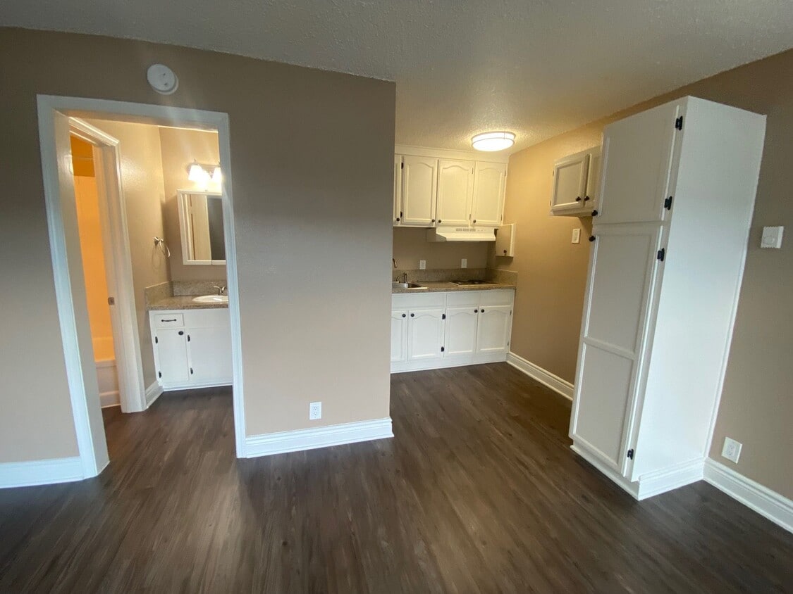 Primary Photo - 7466 Rosemead Apts