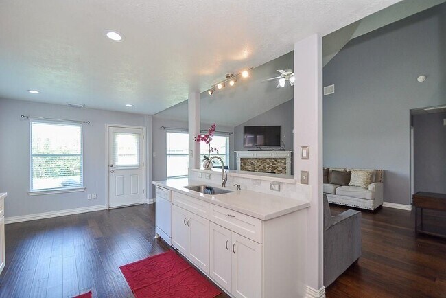 Building Photo - 7342 Somerset Hill Ln