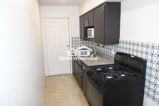 Foto del edificio - 2532 E Adams St