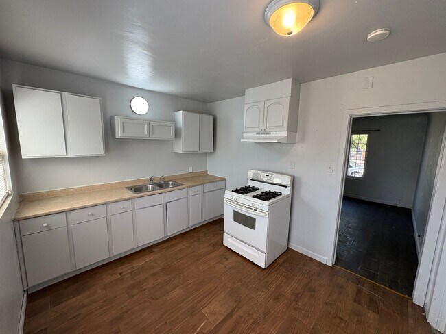 Building Photo - Cozy home in Visalia Rent Ready