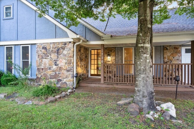 Foto del edificio - 1720 Brierbrook Rd