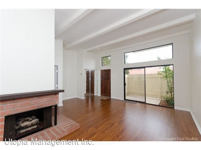 Building Photo - 3992 La Jolla Village Dr