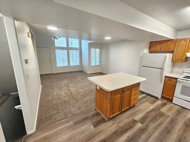Foto del edificio - Spacious 3 Bd 2.5 Bath Townhouse in Bountiful