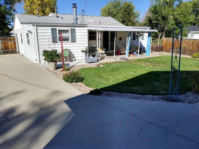 Building Photo - 2940 S Clermont Dr